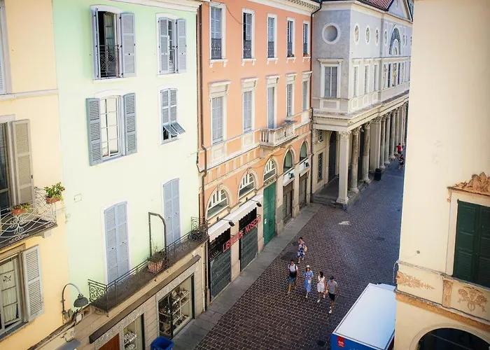 Apartment Library House - Downtown Como
